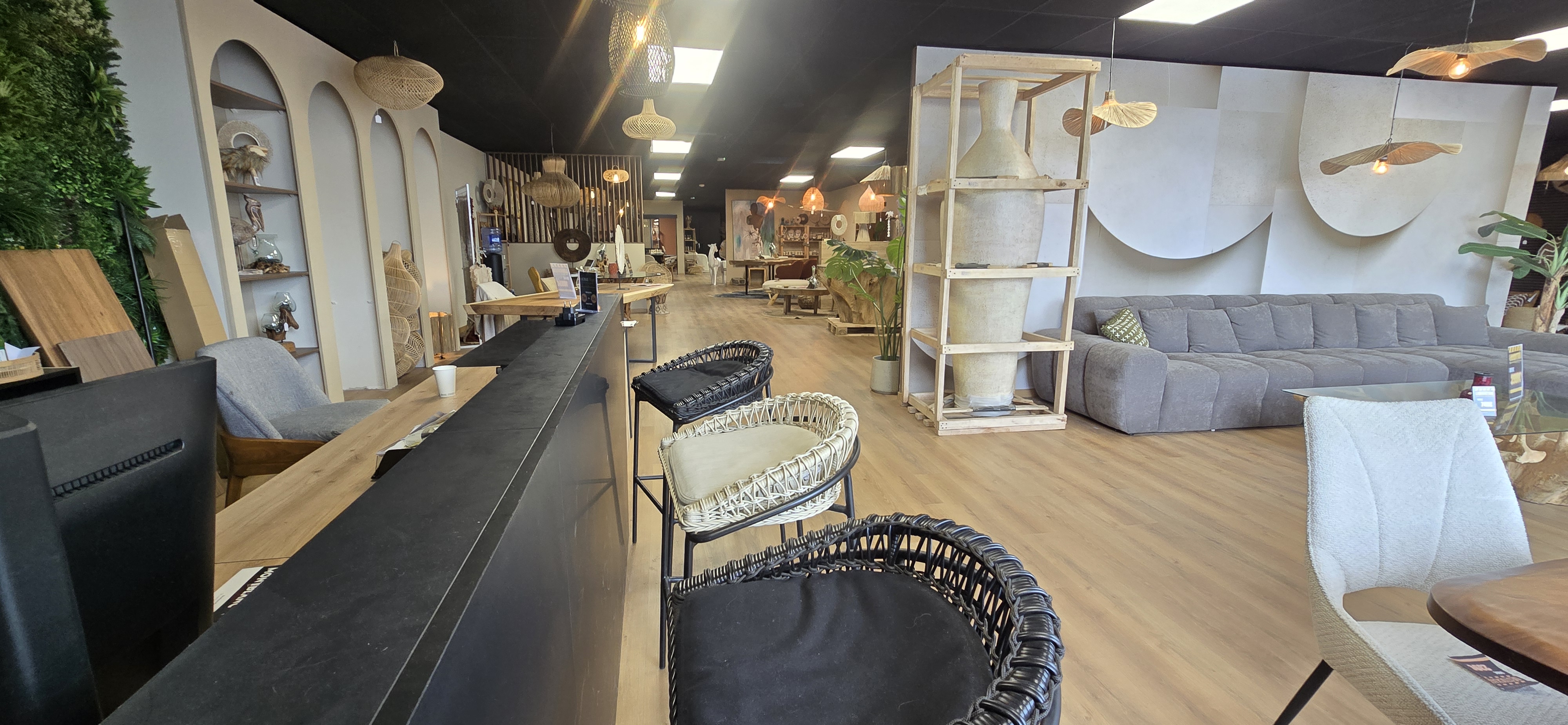 Vue longue showroom — Home Bali